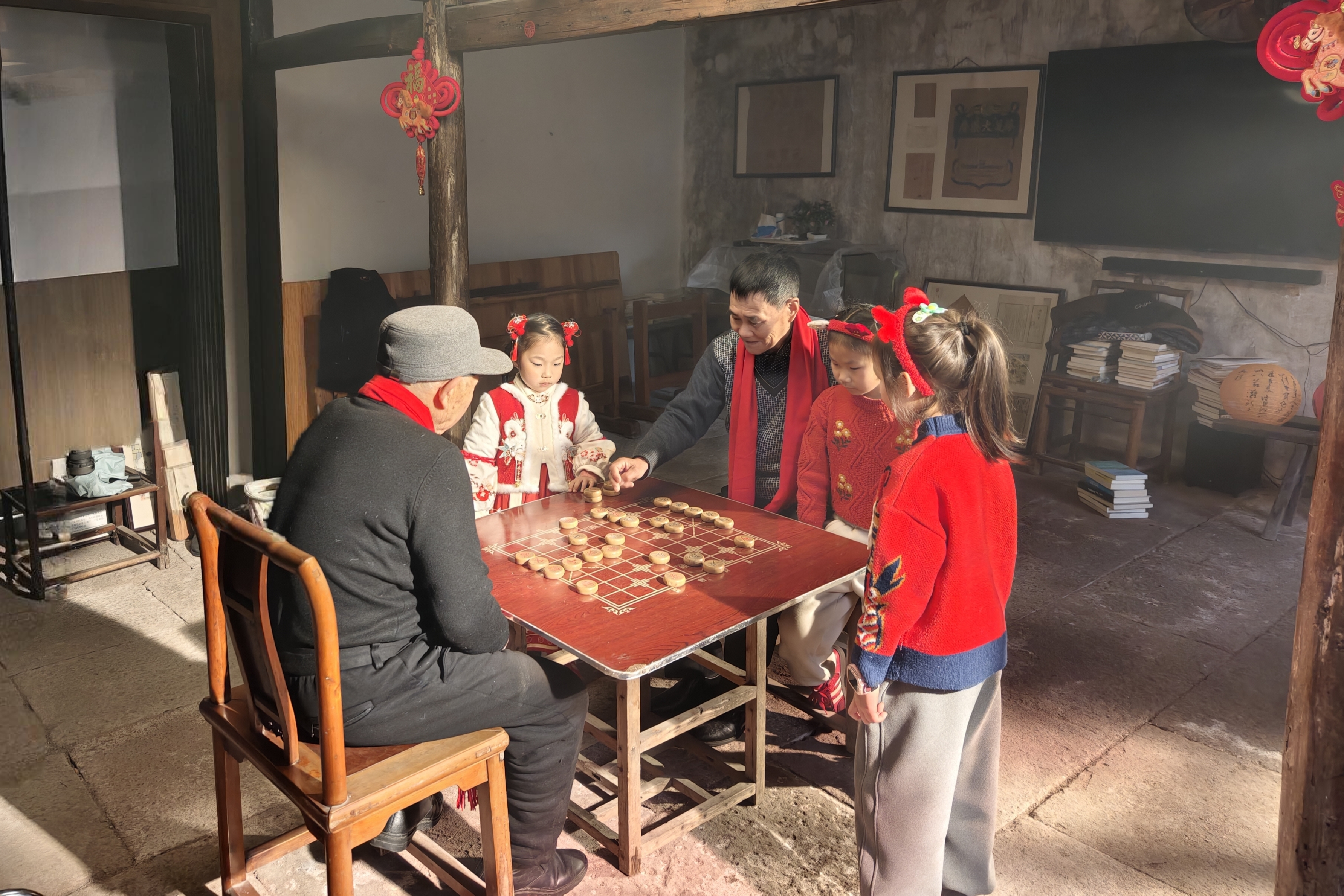 古镇蹄声近，檐下灯笼新！咸祥马年味正浓