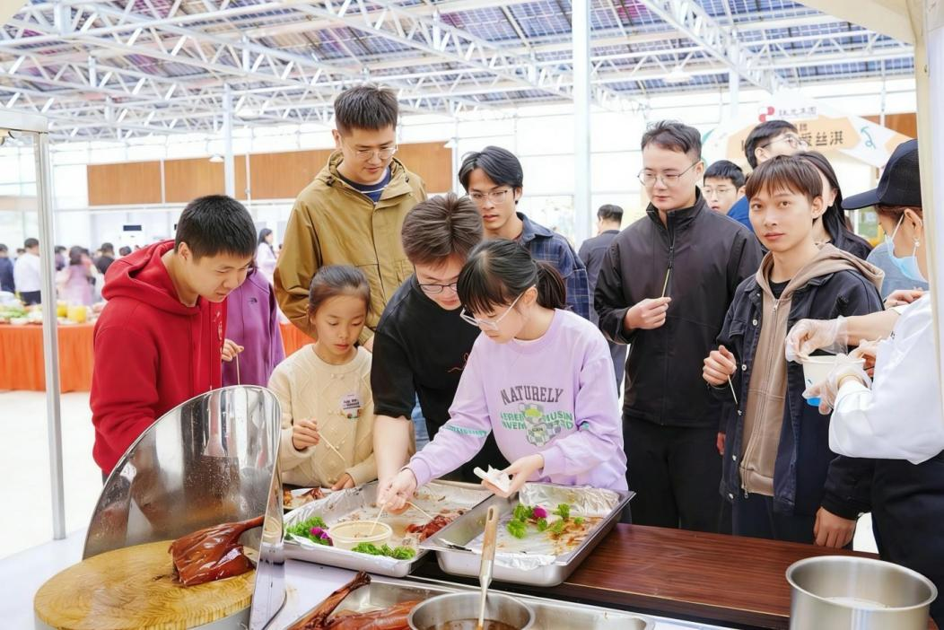 珠澳一家亲,欢喜迎大年:珠光集团举办“迎澳同胞来珠过大年”主题体验活动 盛邀港澳同胞来珠过大年