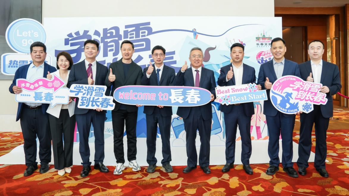 (图:与会重要嘉宾合影)