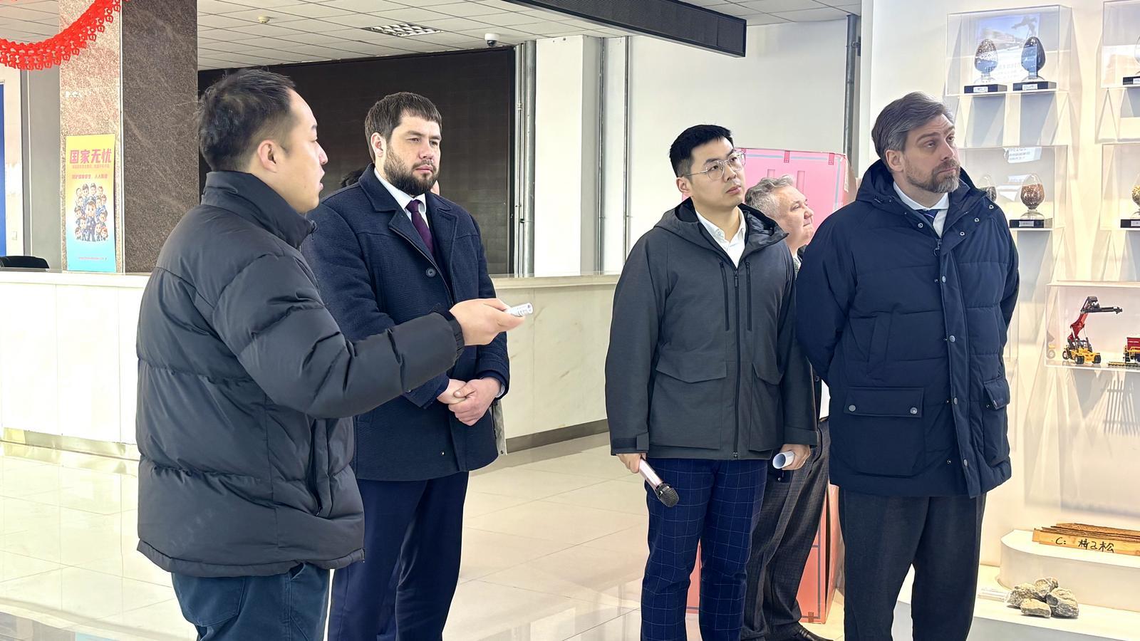 ▲考察团在中川北站物流园