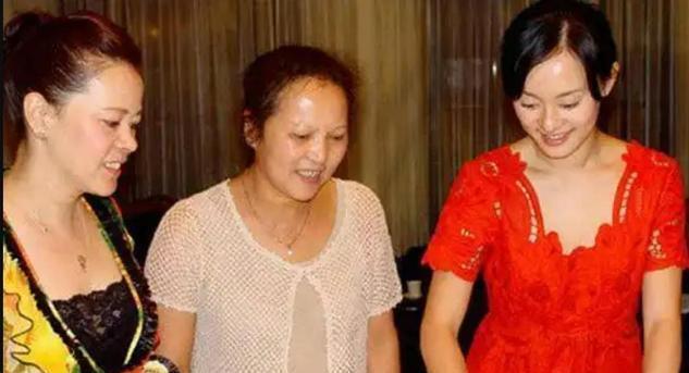 原來她是孫儷親妹妹，二人相差19歲，也是一演員，姐姐演啥她演啥