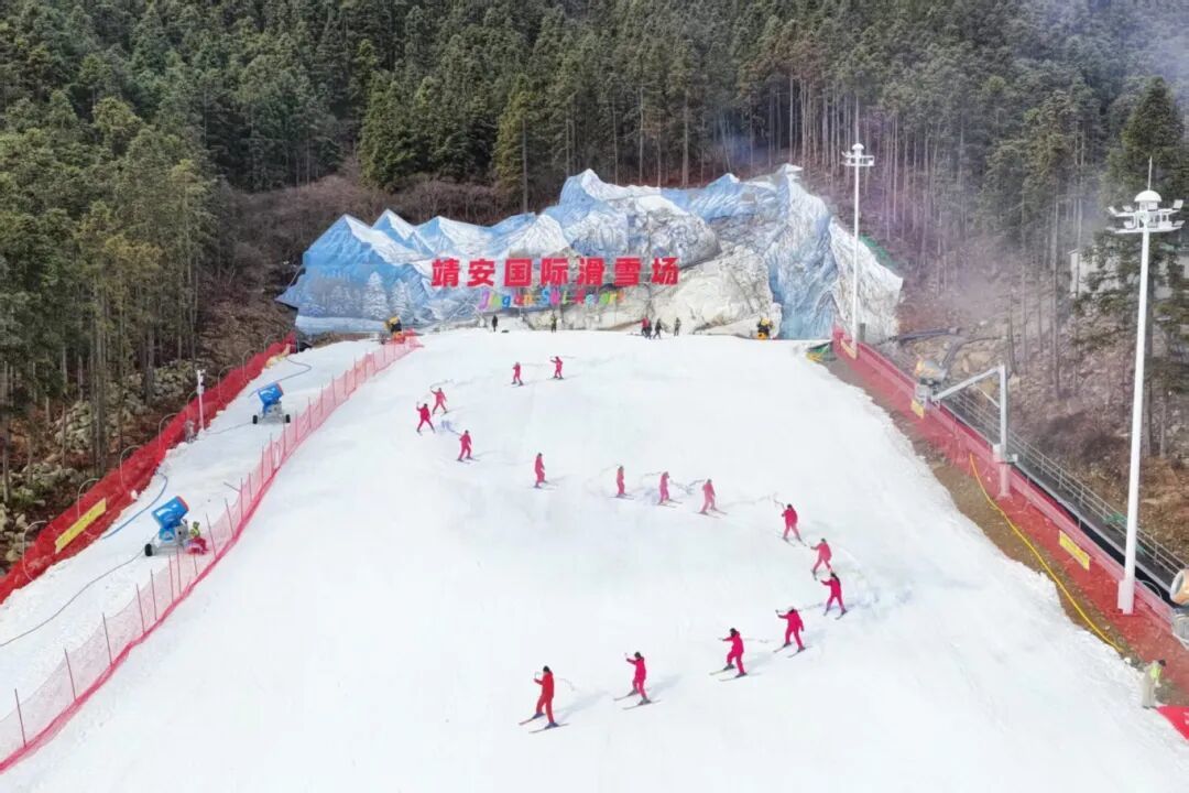 全省14支代表队靖安竞逐，江西冰雪运动会开启冬日欢乐盛宴