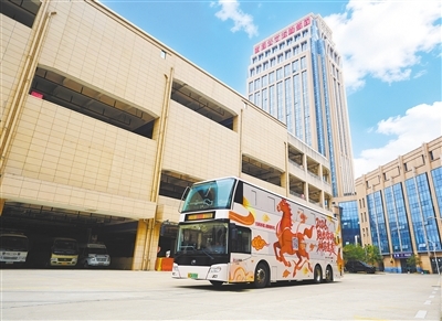 装扮一新的“神马巴士”