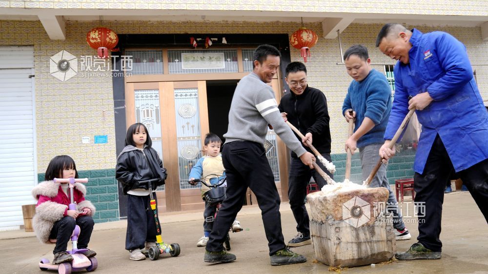 江西上高：打糍粑 迎新春（图）