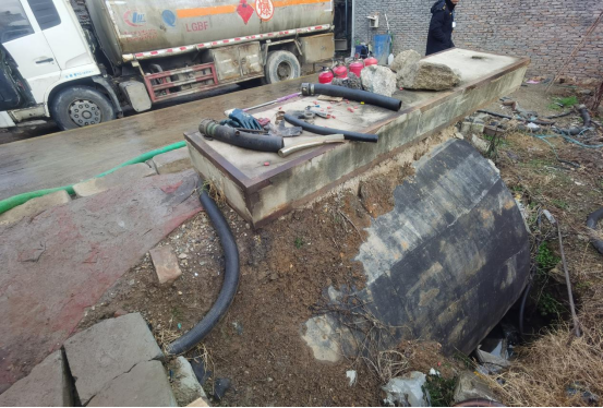 端窝点打链条 武汉查处一大型成品油黑窝点