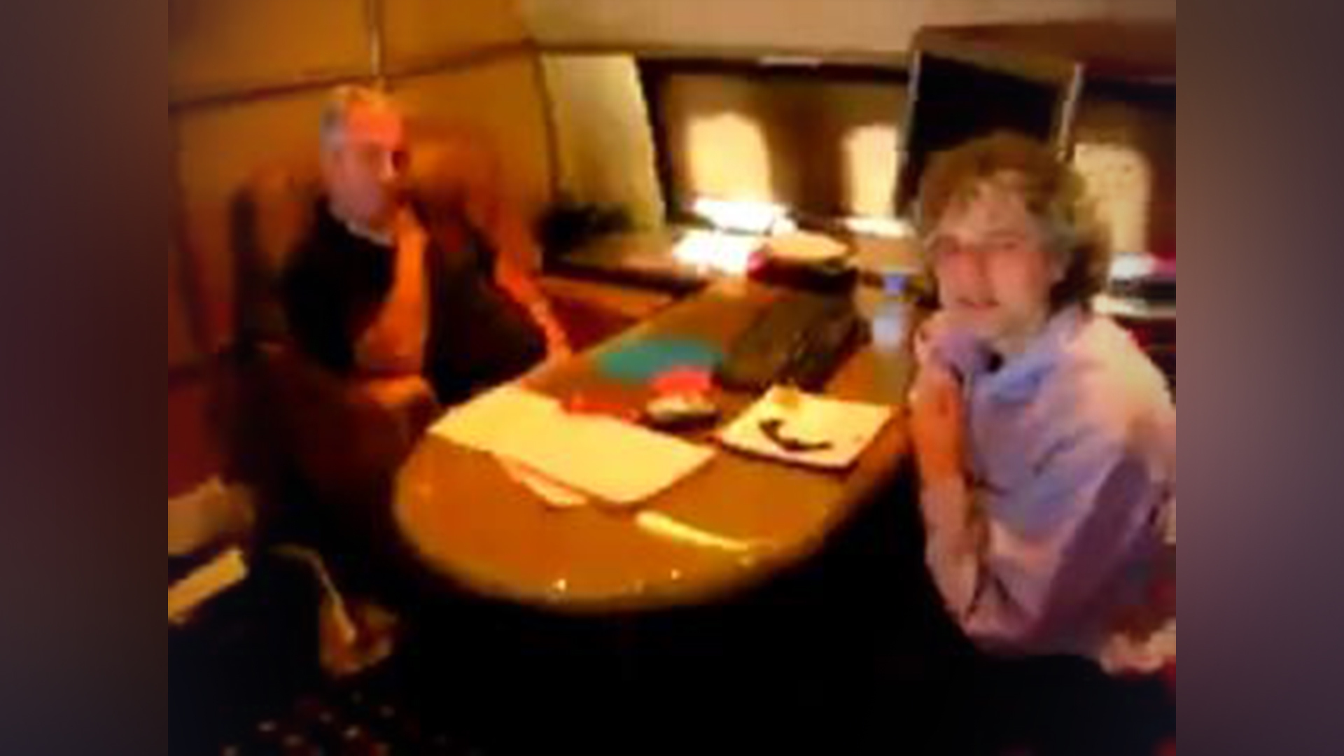 俄媒曝光爱泼斯坦诡异视频，小女孩问爱泼斯坦：“你要把我带到哪”