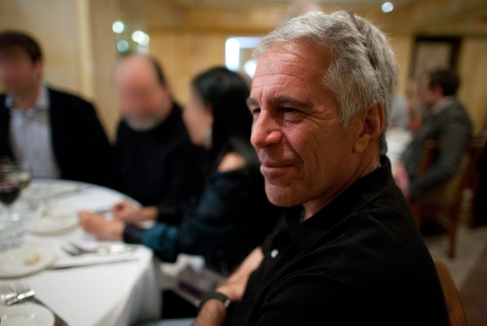 他们都说与爱泼斯坦不熟 但新文件显示事实并非如此