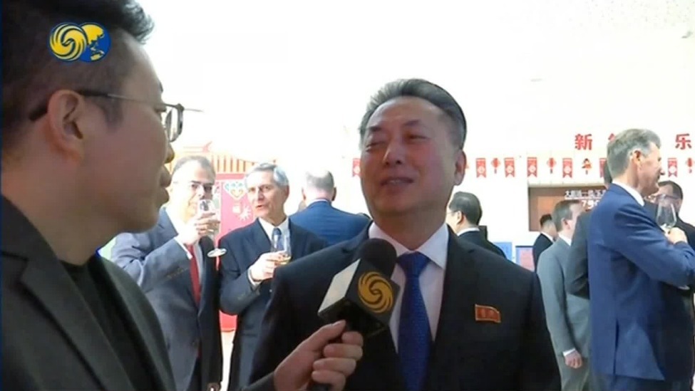 朝鲜驻华大使李龙男首次接受媒体采访