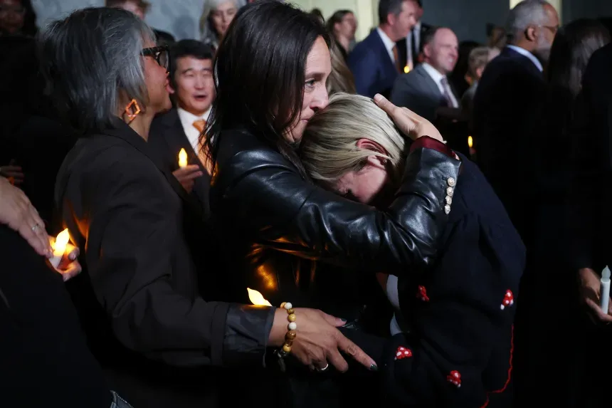 美媒：新一批文件公开，难解爱泼斯坦之谜，也难抚受害者之痛