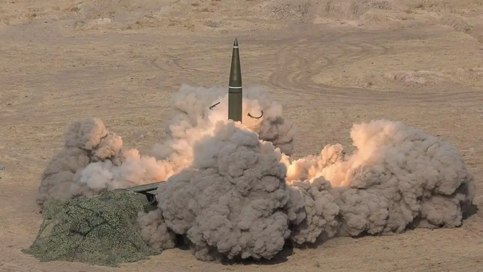 据俄新社报道,俄国防部还称,俄军在此次行动中使用了高精度远程武器和无人机,“打击目标已达成,所有既定目标均被击中”。