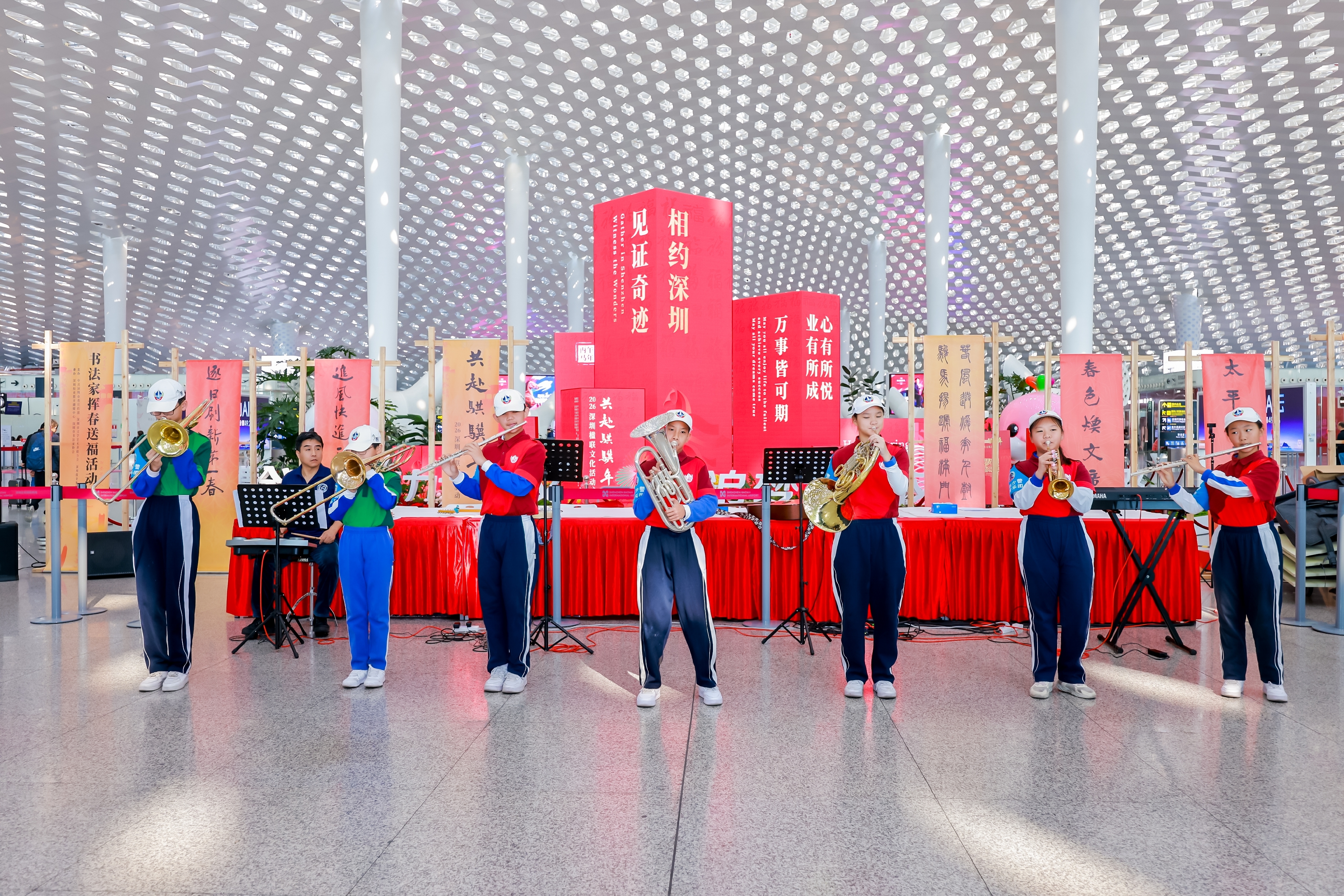 深圳机场春运日均运送旅客预计近20万人次
