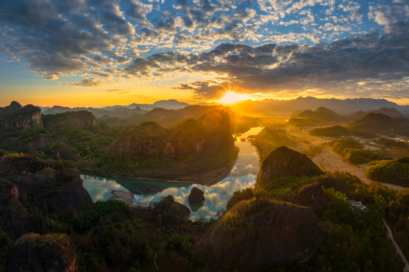 龙虎天下绝 十年再起航 江西龙虎山景区以生态人文之融绘就高质量发展之境