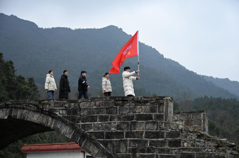 江西传媒职业学院师生赴永新开展“追寻红色印记 勇担青春使命”主题实践活动