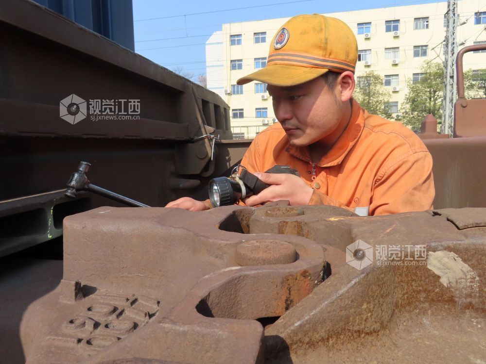 江西九江：精修车辆保障春运列车运行安全（图）
