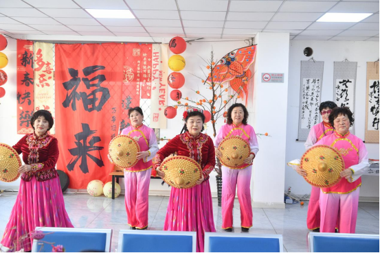 （图为戴河大街社区“春晚”活动现场 熊浩森摄）