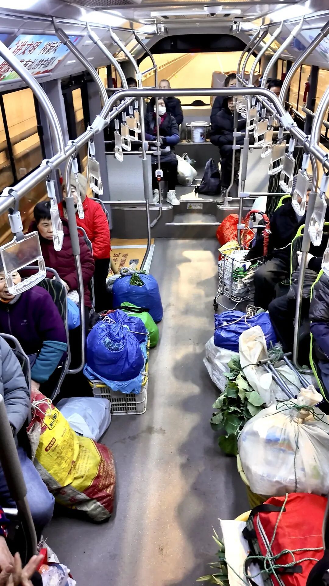 每天凌晨发车，宁波这辆最“新鲜”的公交开了11年！