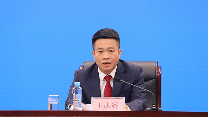 婺源县委副书记、县长王庆辉