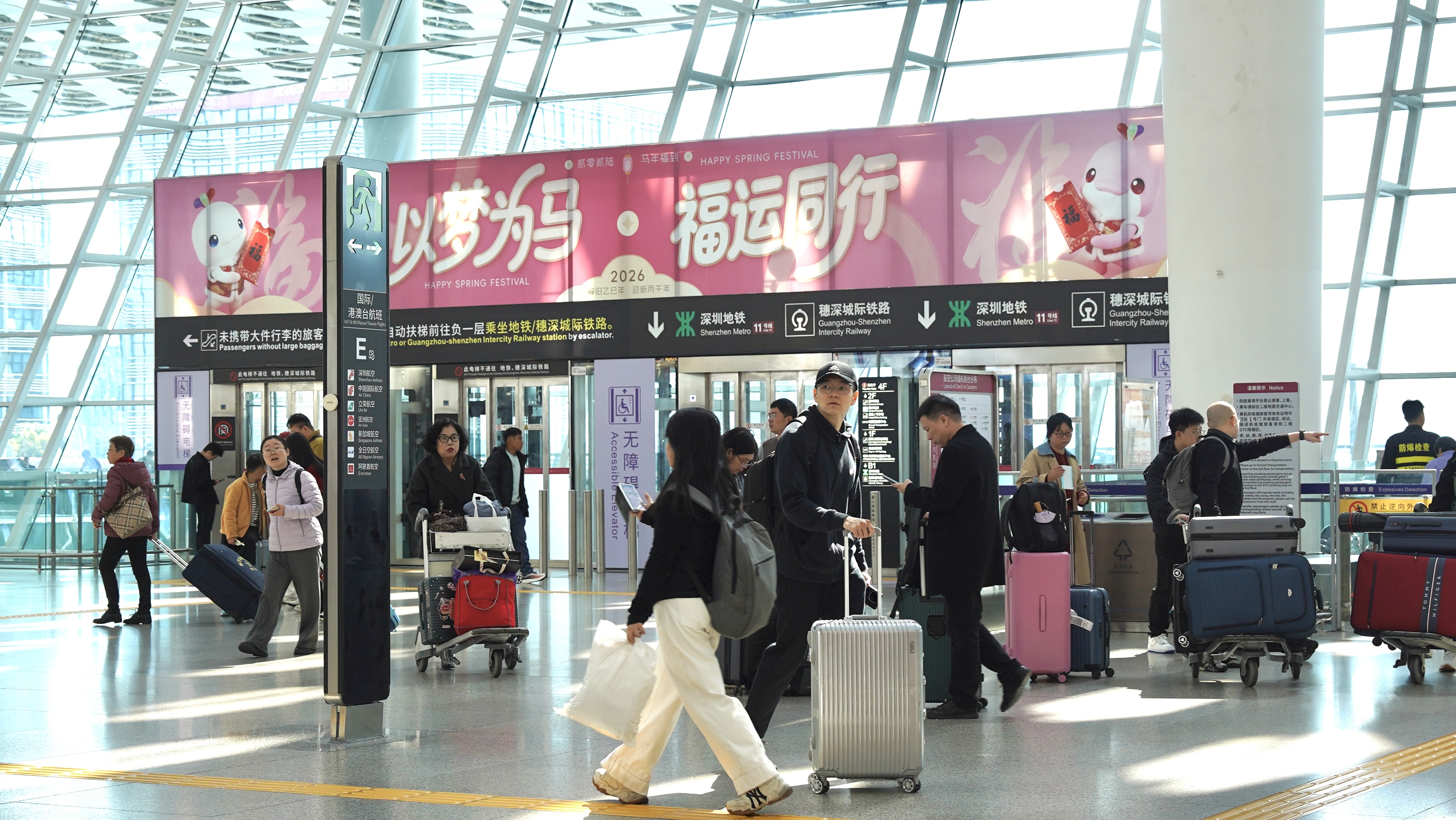 深圳机场春运日均运送旅客预计近20万人次