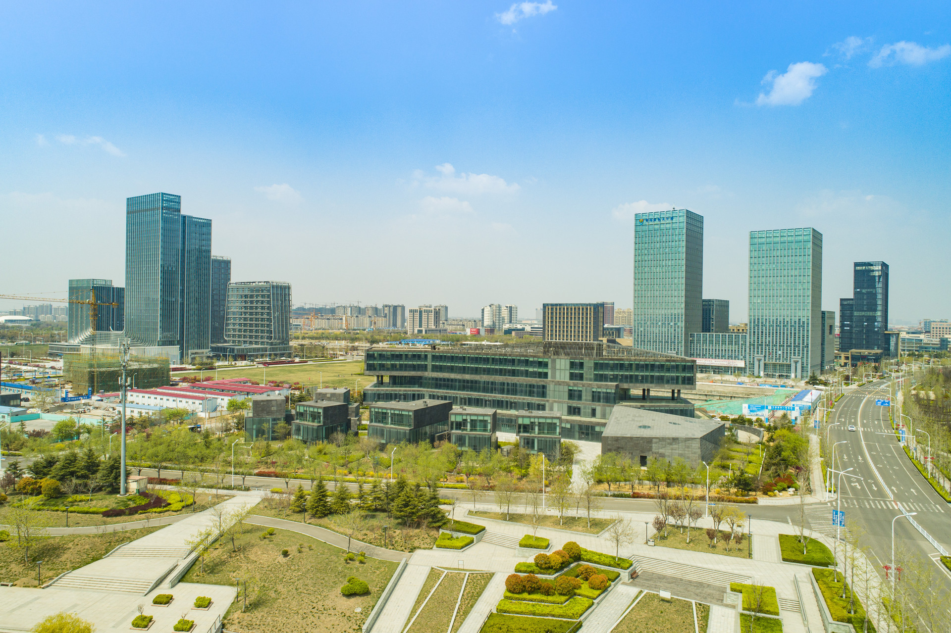 2025年，青岛高新区新引进主导产业项目超200个