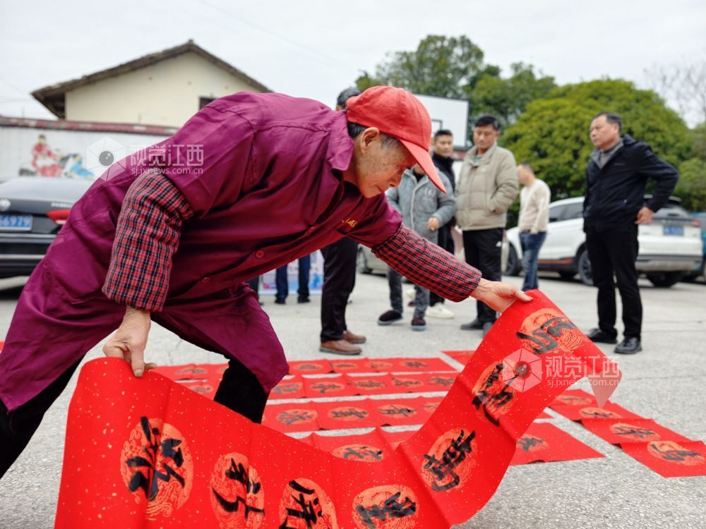 江西分宜：贺新春 送万福进万家（图）