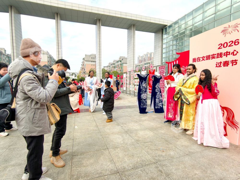 江西分宜:多国留学生感受中国文化年味(图)