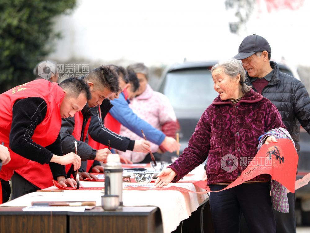 江西分宜：贺新春 送万福进万家（图）