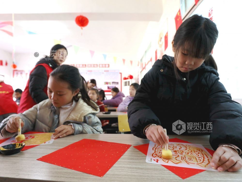 江西分宜：学非遗拓印 享文化假期（图）