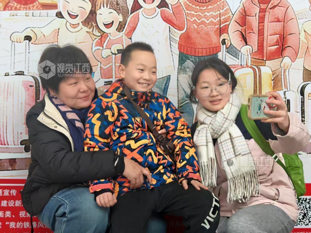 江西新余：歌声暖旅途 非遗润春运（图）