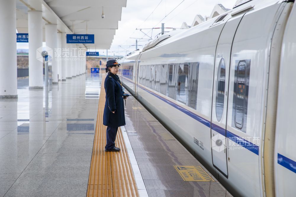 江西赣州:春运大幕拉开 南铁赣州车务段加开旅客列车82对(图)