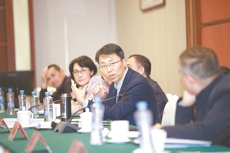 踊跃发言。江西日报全媒体记者 吴福清摄