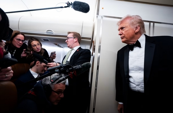 特朗普强硬回应哈梅内伊