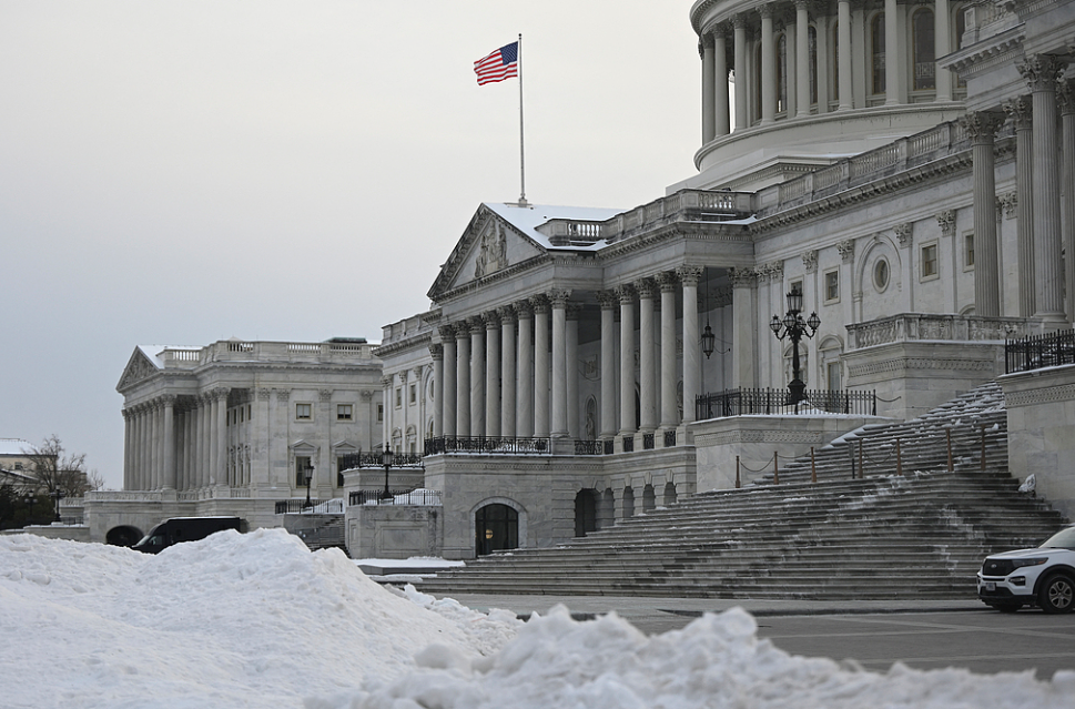 美国众议院议长约翰逊:有望在周二结束大部分政府机构停摆
