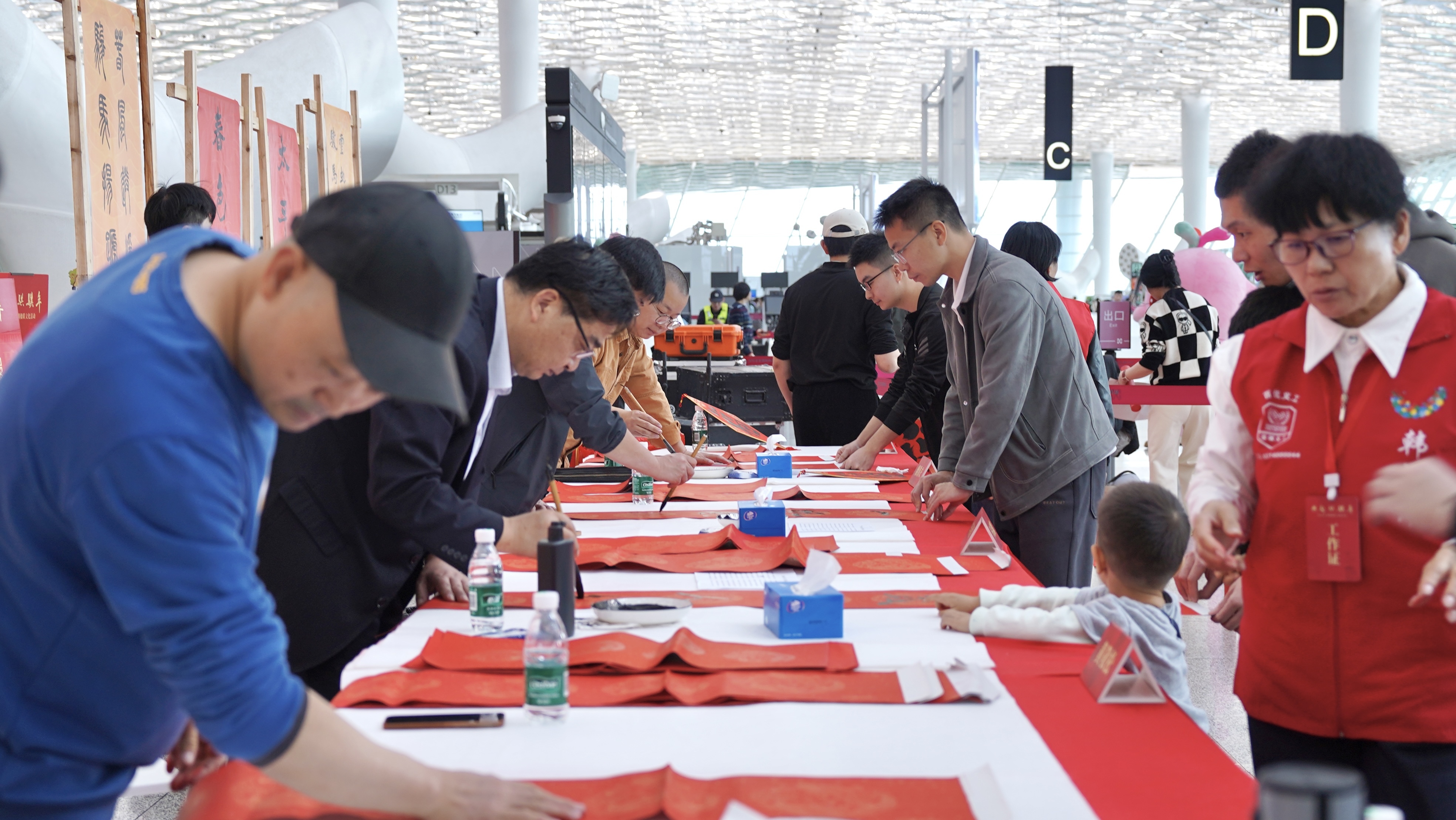 深圳机场春运日均运送旅客预计近20万人次