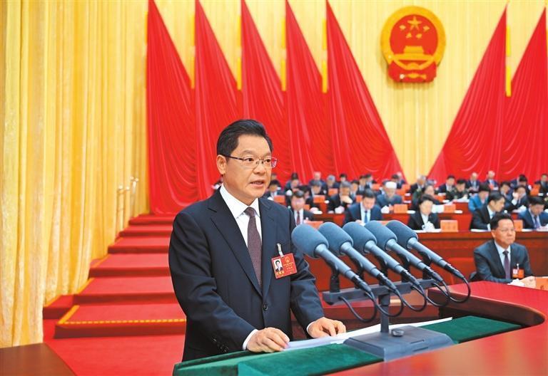 任振鹤作政府工作报告　新甘肃&middot;甘肃日报记者　盛学卿