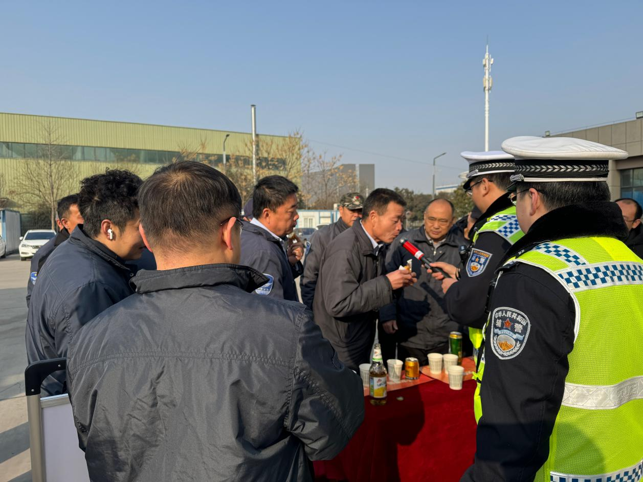春運首日 安全先行！西安經開交警“警示+體驗”雙線守護旅客平安返鄉路