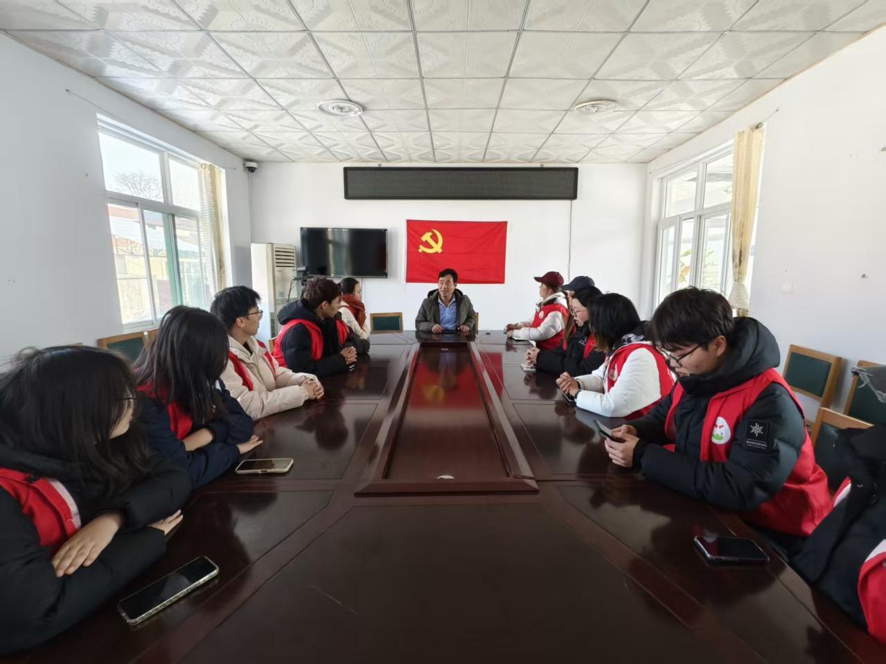 图 14团队成员一同采访吴强书记