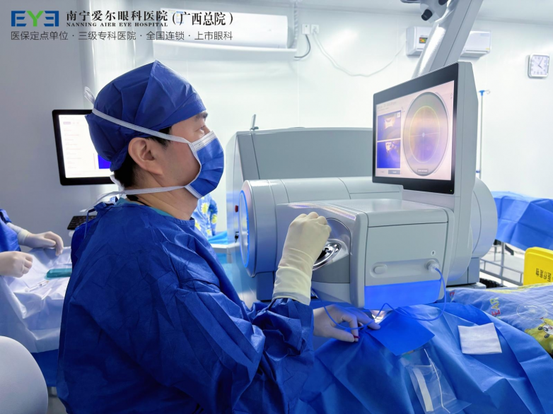 爱尔首例新微创全飞秒SMILE pro手术成功实施