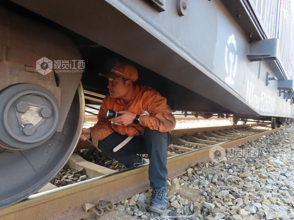 江西九江：精修车辆保障春运列车运行安全（图）