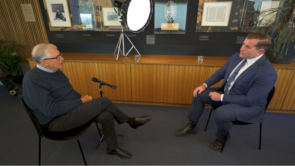 比尔·盖茨否认爱泼斯坦文件指控:和他相处的每一分钟都感到后悔