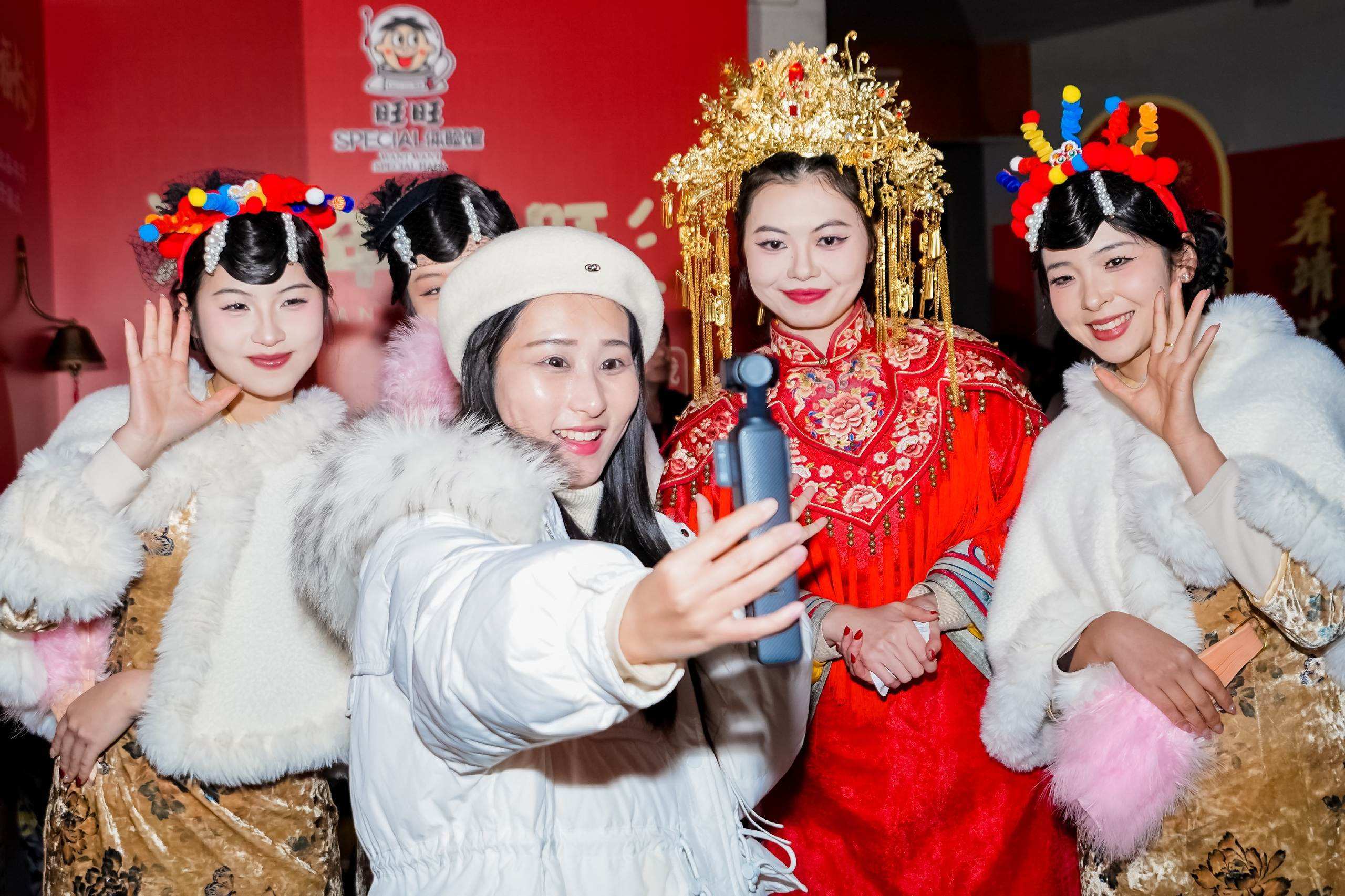 2026年长沙欢喜过大年文旅嘉年华暨长沙市新春灯会开幕式璀璨举行
