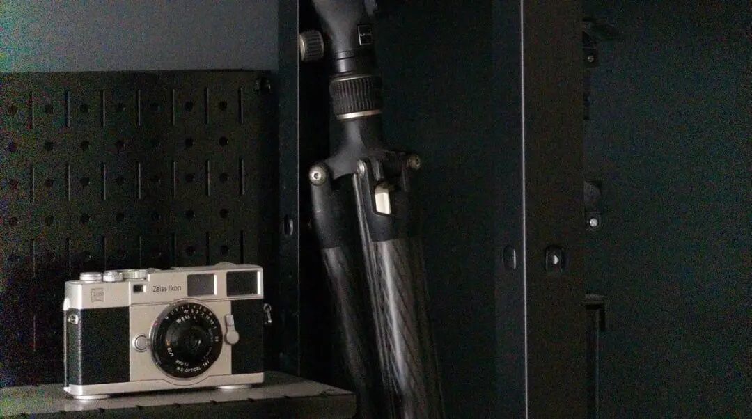 所有以原生 RAW 格式拍摄的长焦照片,画面左侧似乎都存在这种亮带伪影