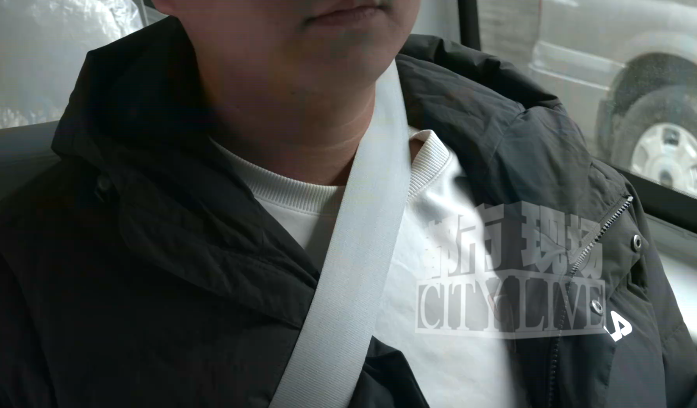 男子花10万元购买上汽大通新车 安全带“卡脖”被指存安全隐患