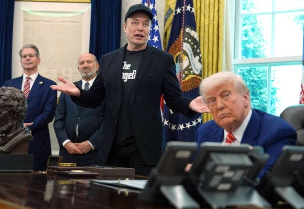 马斯克、美商务部长都出现在爱泼斯坦文件中,特朗普回应