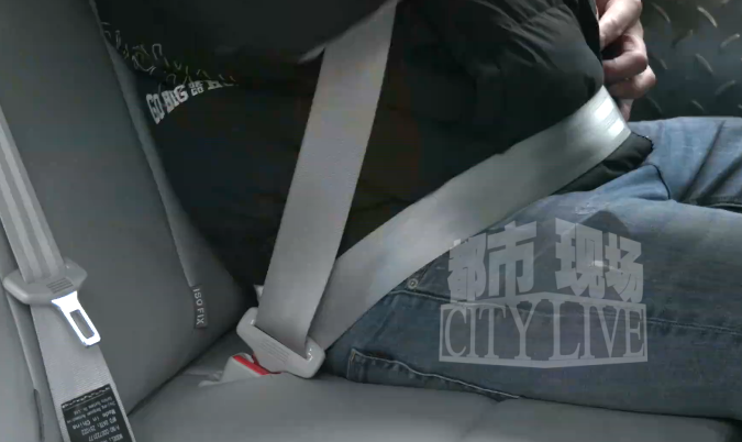 男子花10万元购买上汽大通新车 安全带“卡脖”被指存安全隐患