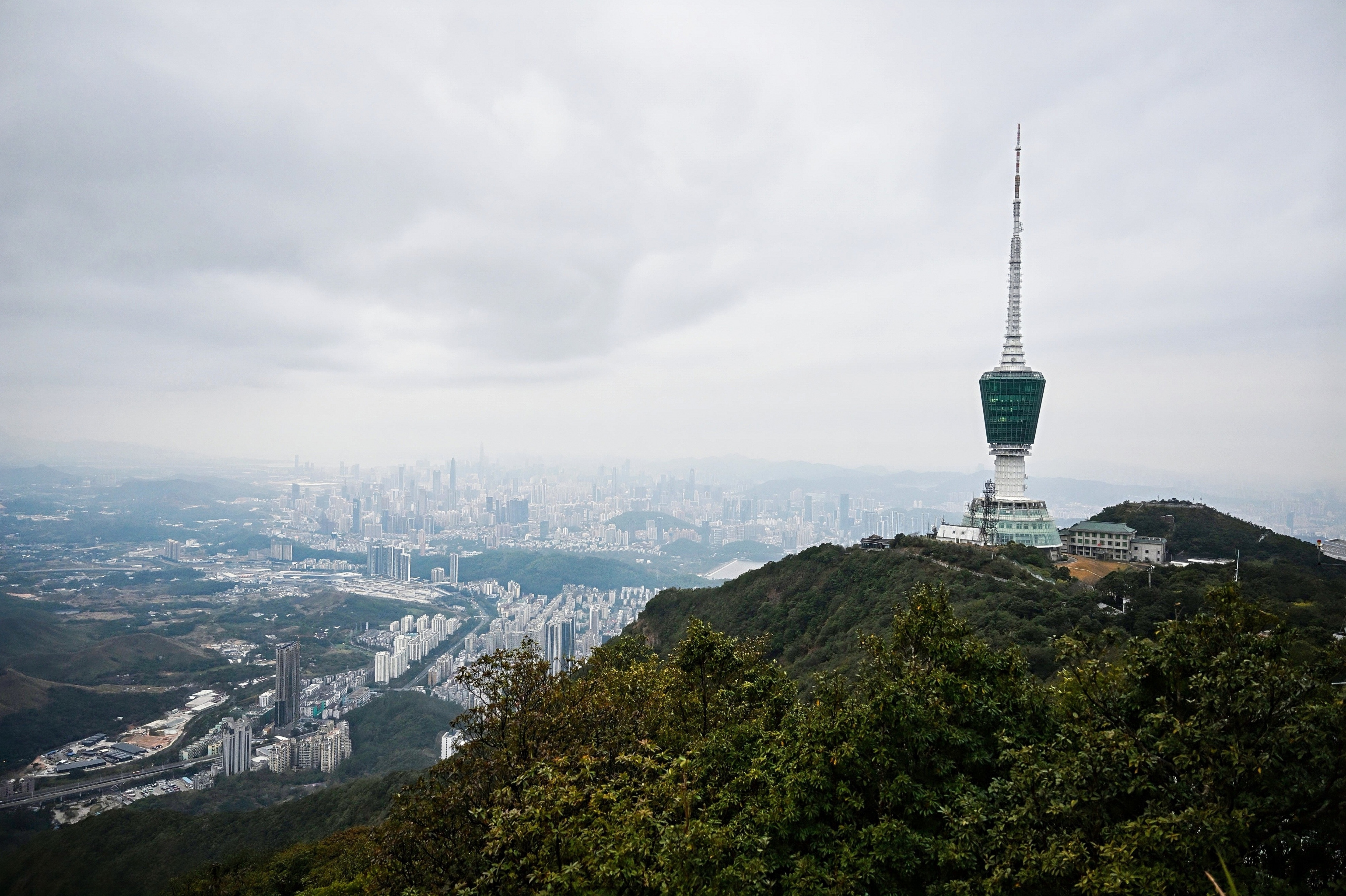 罗湖盐田携手开启“山盟海誓”首航,深圳最美低空山海线15分钟飞越双城