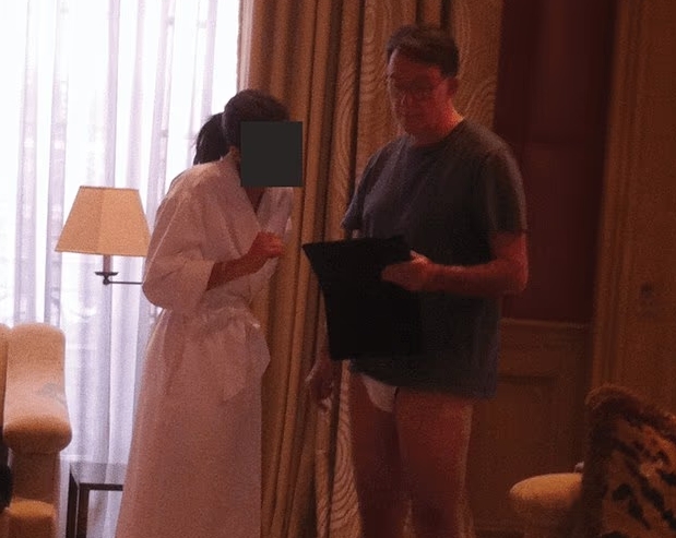 新一批爱泼斯坦文件里含有曼德尔森大尺度照片