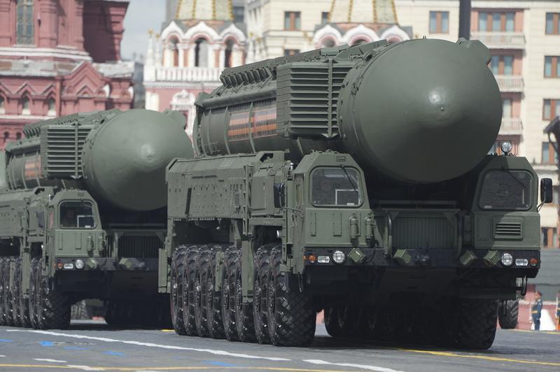 这是2025年5月9日在俄罗斯首都莫斯科举行的纪念苏联伟大卫国战争胜利80周年阅兵式上拍摄的洲际弹道导弹。新华社记者赖向东摄