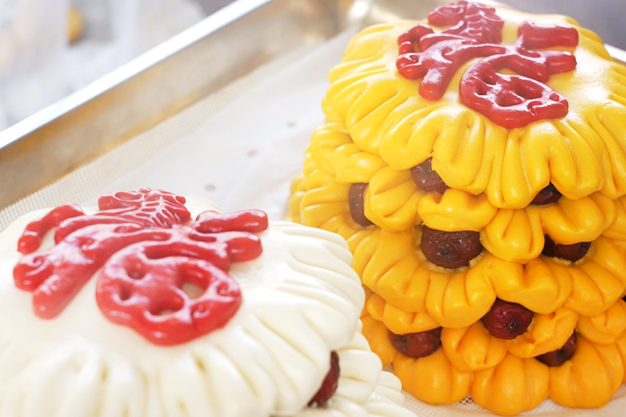 1月30日，冠县圣丰源食品公司花馍车间刚出笼的花馍。任焕珍 韩雪 摄