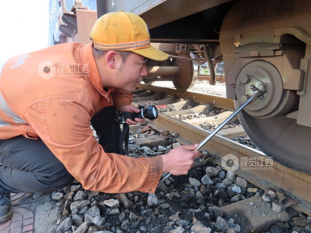 江西九江：精修车辆保障春运列车运行安全（图）