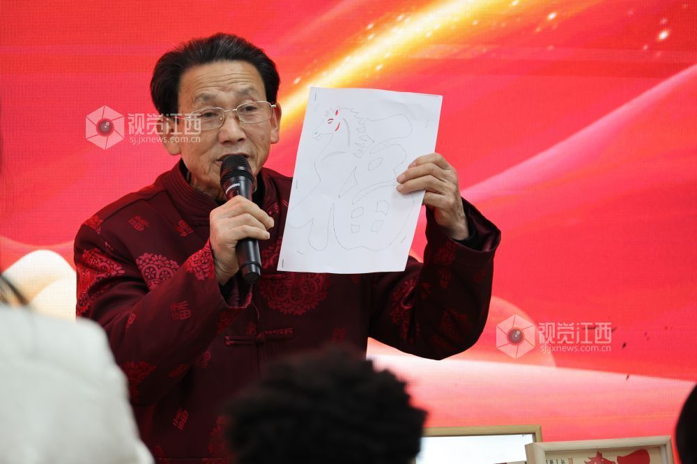 江西新余：非遗剪纸 乐享寒假（图）